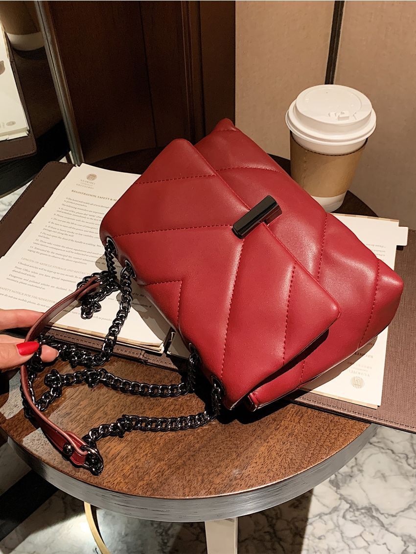 Chain Strap Quilted Shoulder Bag