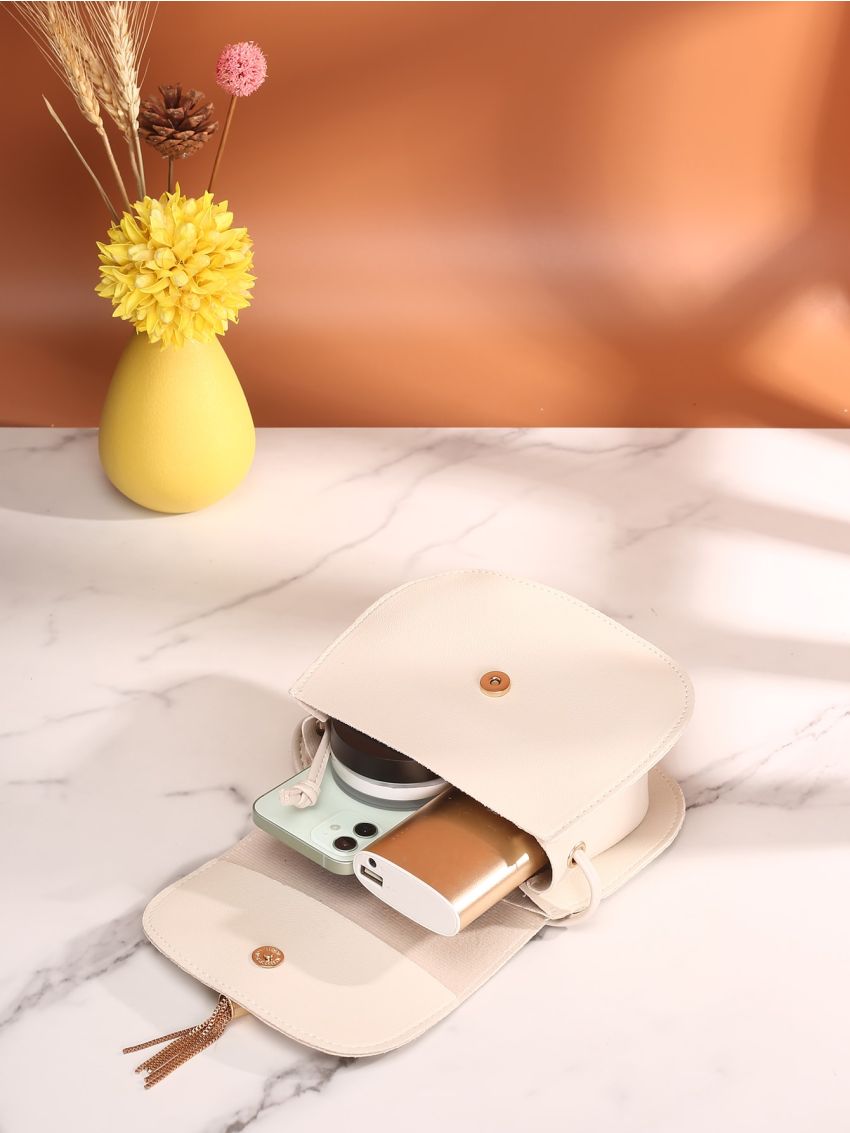 Mini Metal Tassel Decor Saddle Bag