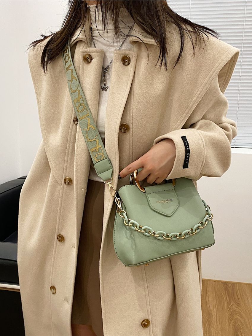 Mini Letter Graphic Chain Decor Bucket Bag