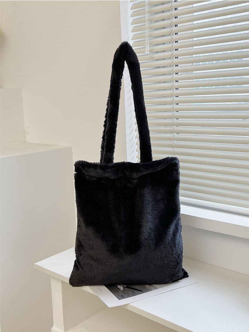 Minimalist Fluffy Shopper Bag