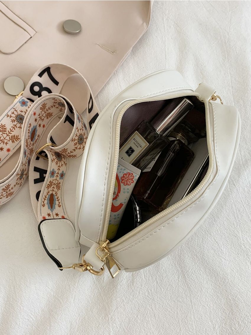 Mini Tassel Decor Chevron Graphic Crossbody Bag