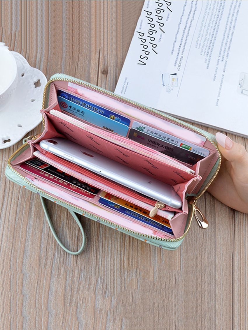 Daisy Floral Graphic Purse With Wristlet