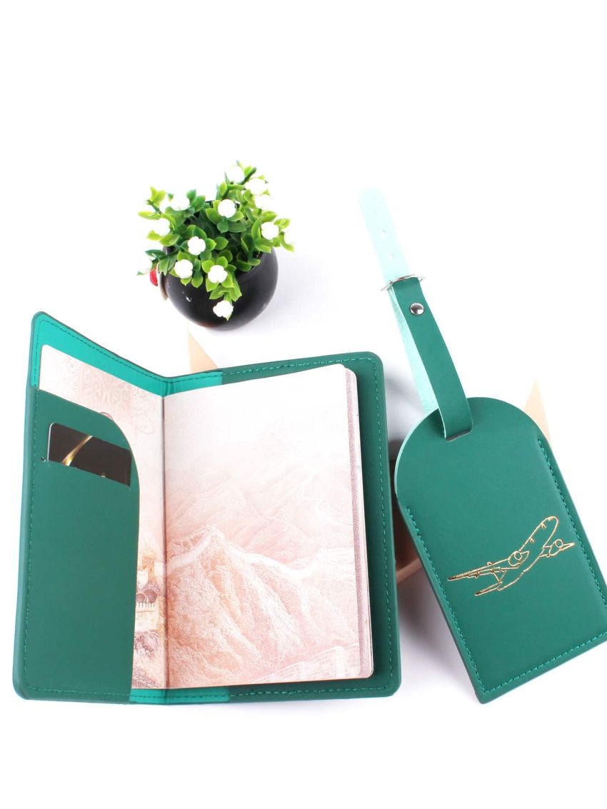 Letter & Plane Graphic Passport Case With Luggage Tag