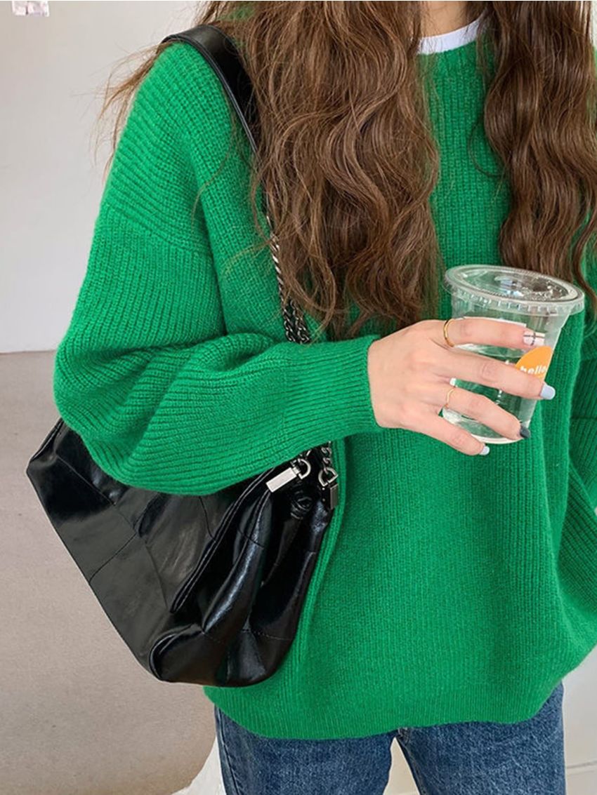 Minimalist Flap Chain Baguette Bag