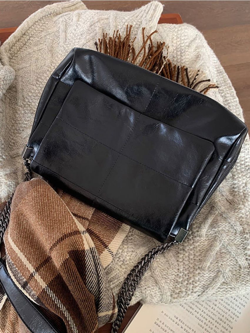 Minimalist Flap Chain Baguette Bag