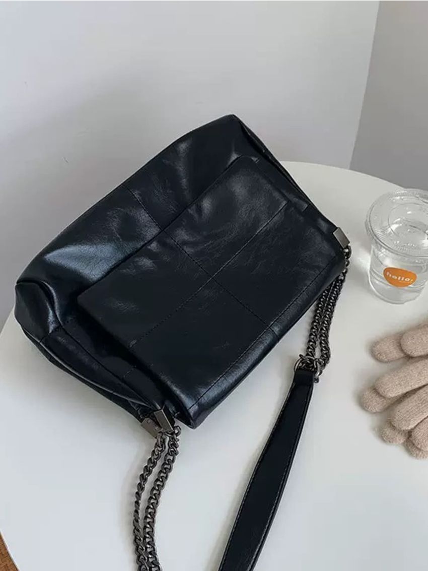 Minimalist Flap Chain Baguette Bag