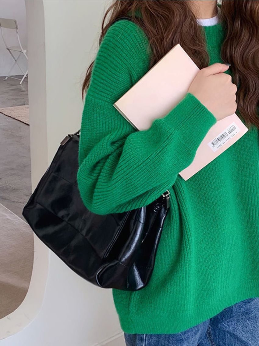 Minimalist Flap Chain Baguette Bag