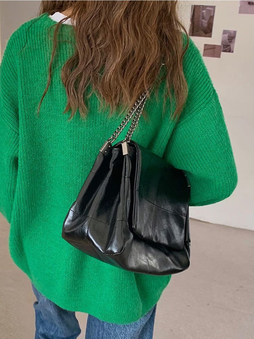 Minimalist Flap Chain Baguette Bag