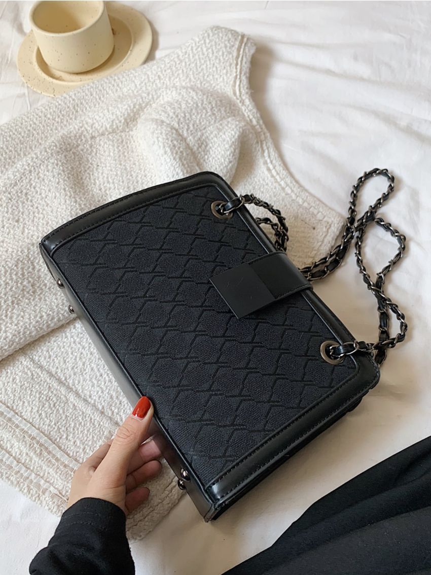 Letter Graphic Chain Shoulder Bag