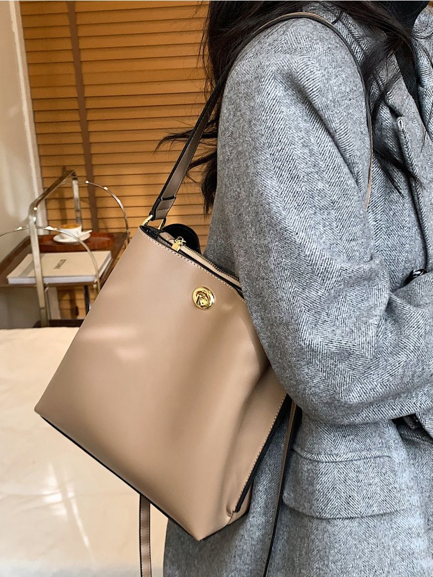 Minimalist Twist Lock Bucket Bag