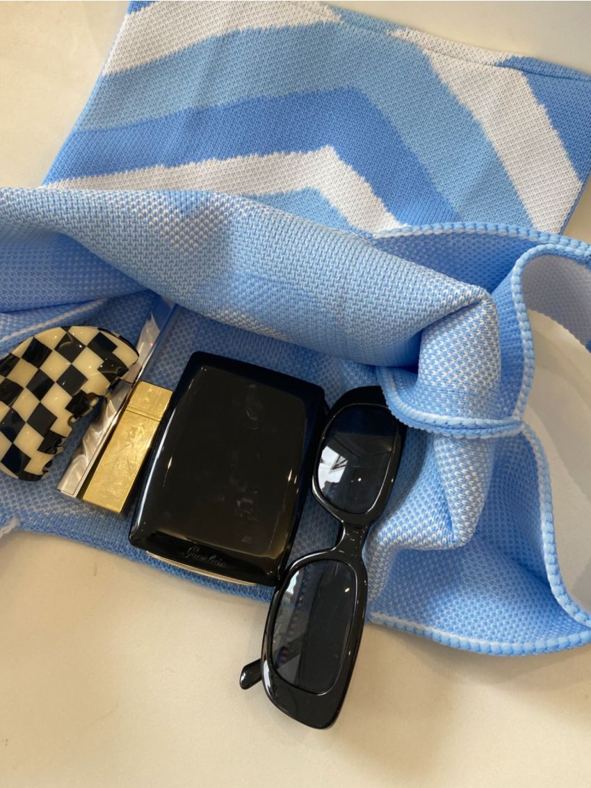 Heart Graphic Crochet Bag