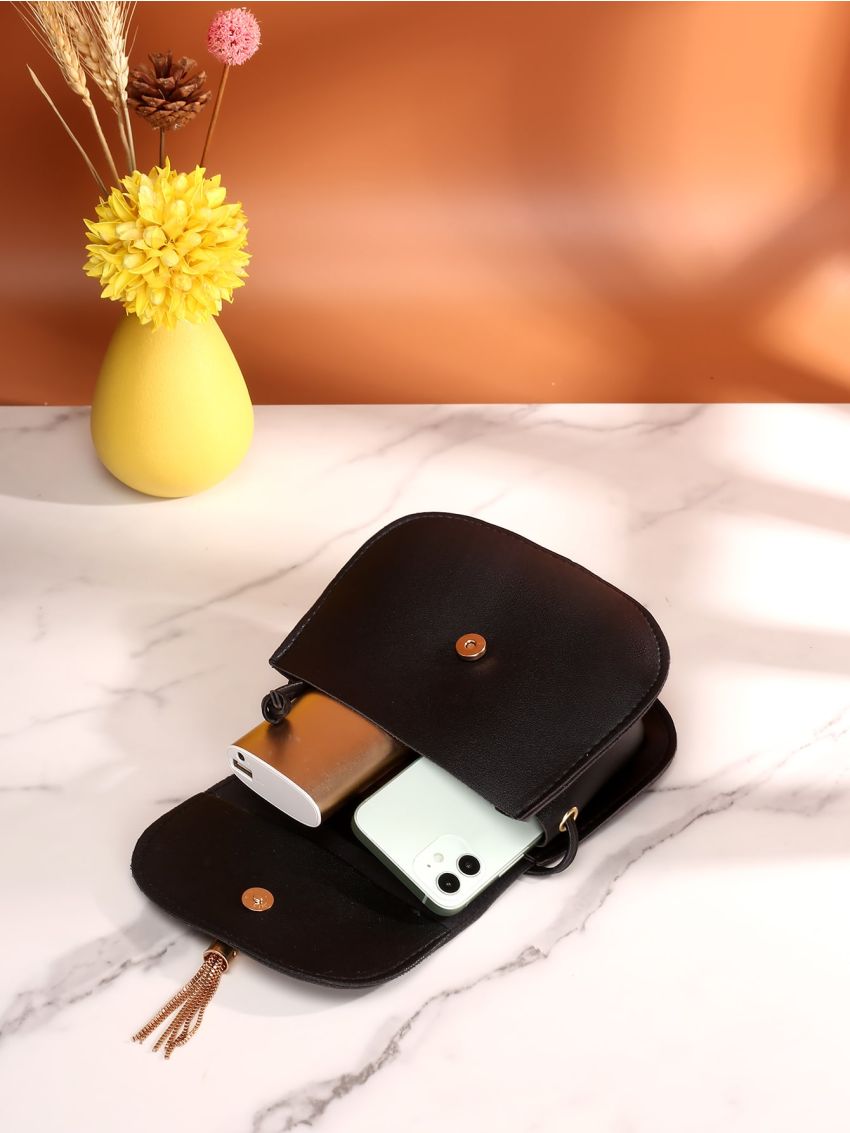 Mini Metal Tassel Decor Saddle Bag