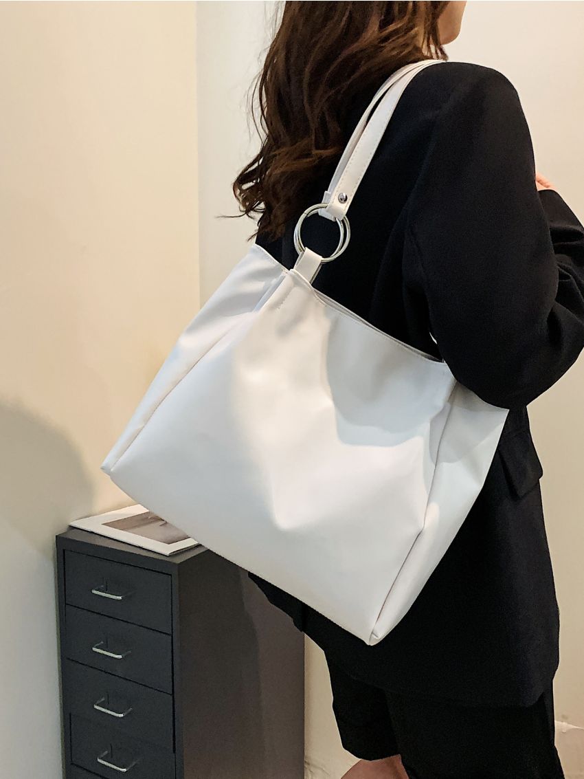 Ring Linked Shoulder Tote Bag