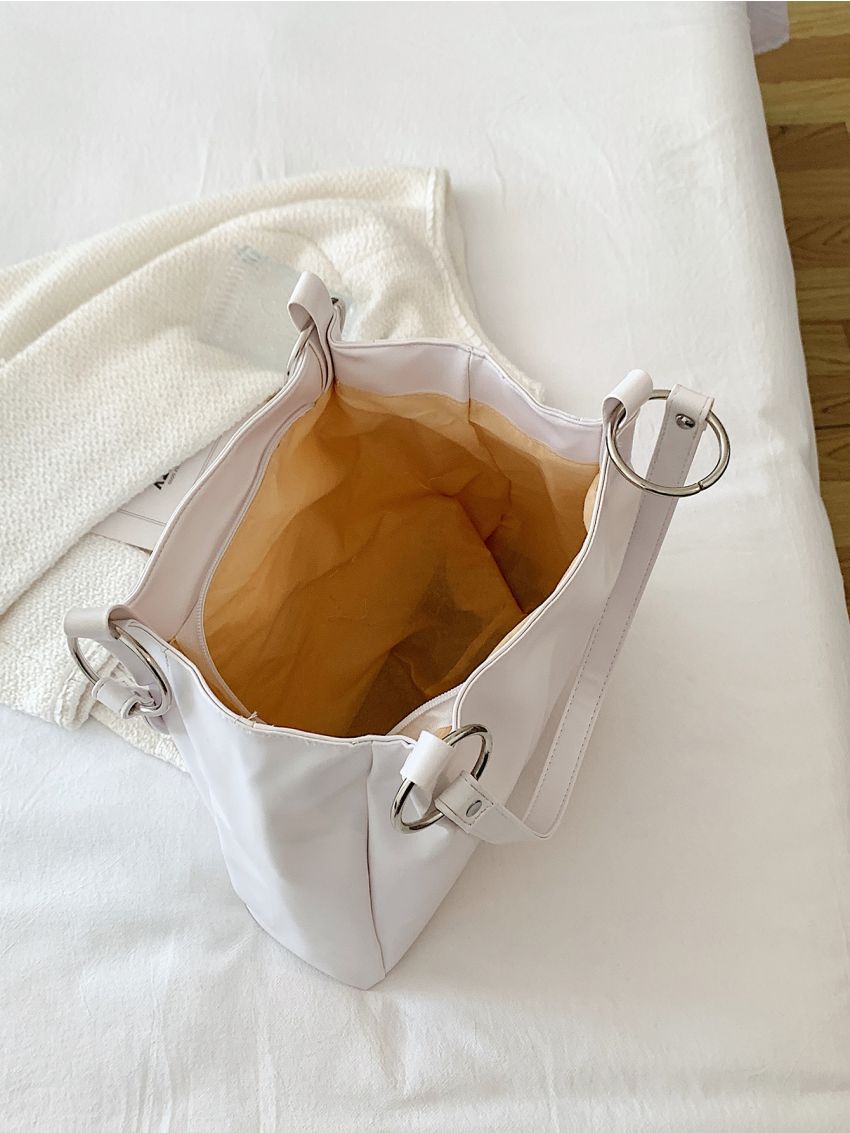 Ring Linked Shoulder Tote Bag