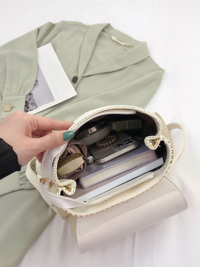 Letter Embossed Metal Buckle Decor Flap Straw Bag