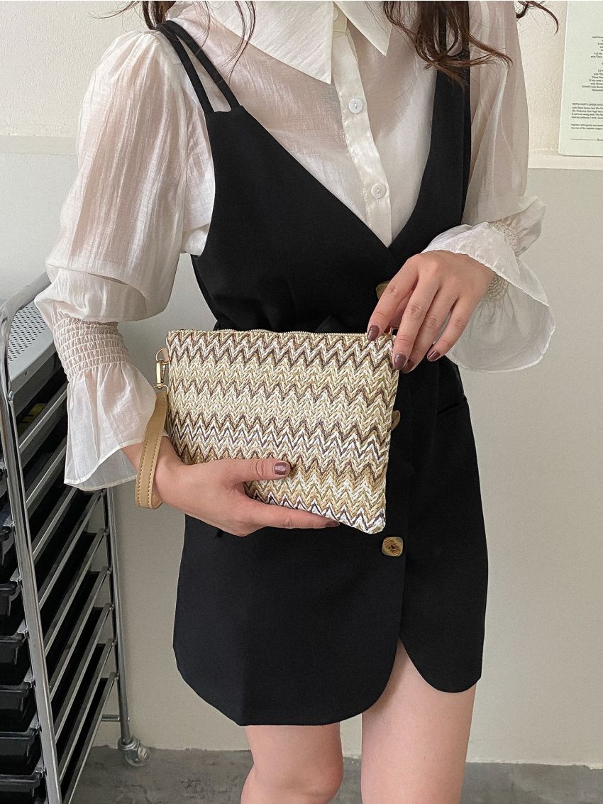 Chevron Pattern Straw Bag With Wristlet