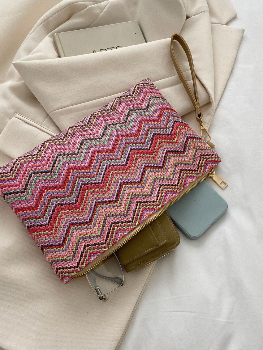Chevron Pattern Straw Bag With Wristlet