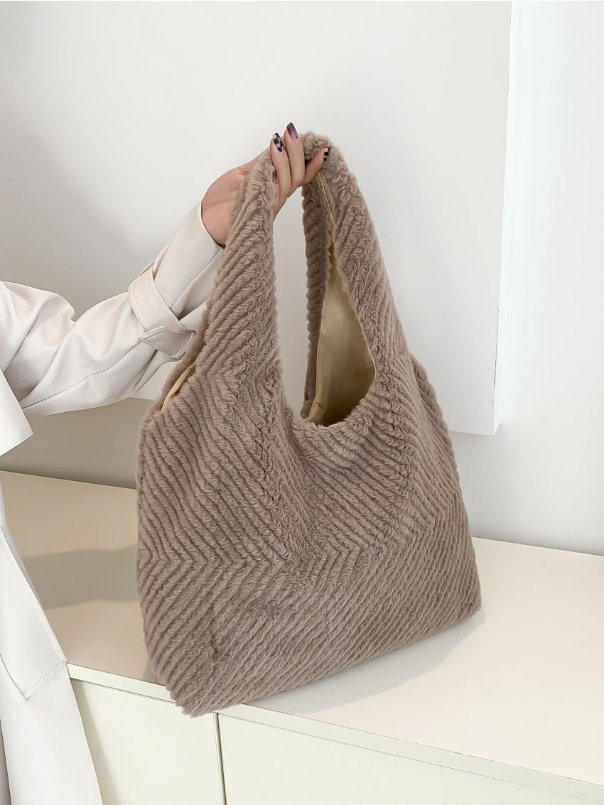 Minimalist Fluffy Shopper Bag