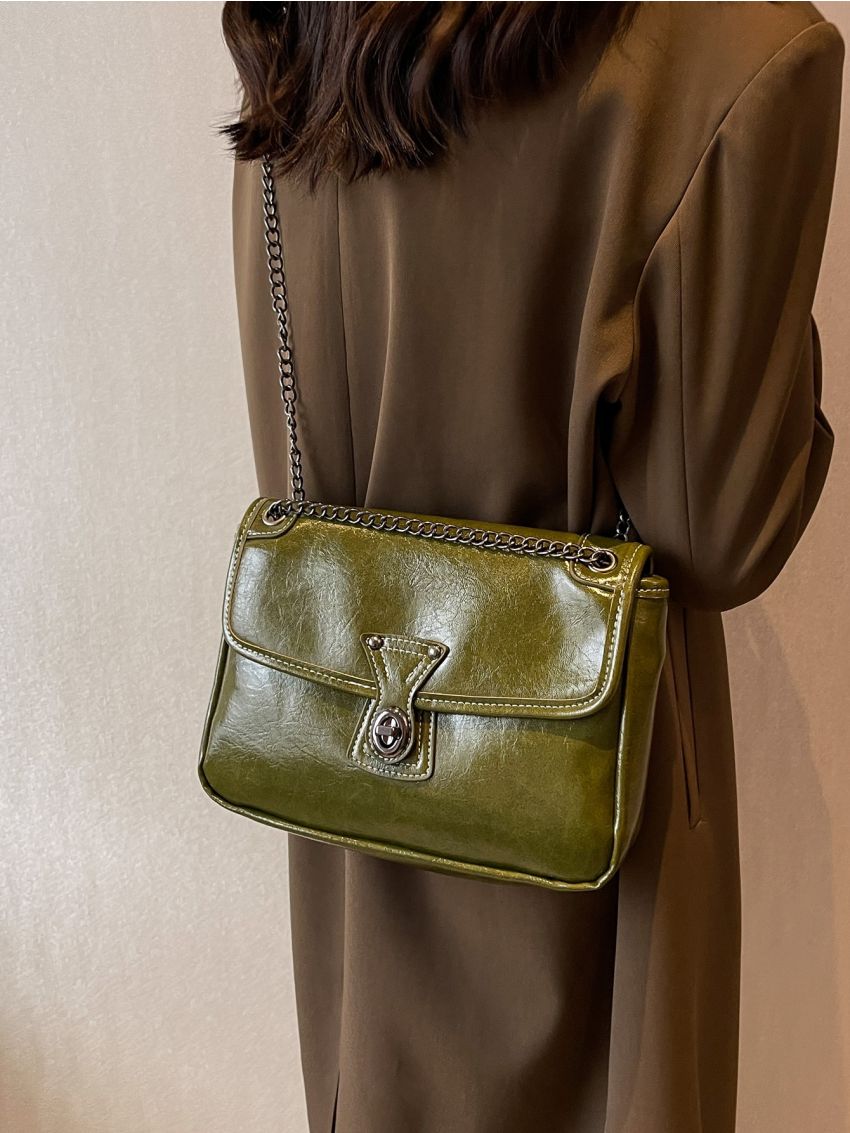 Minimalist Flap Chain Square Bag