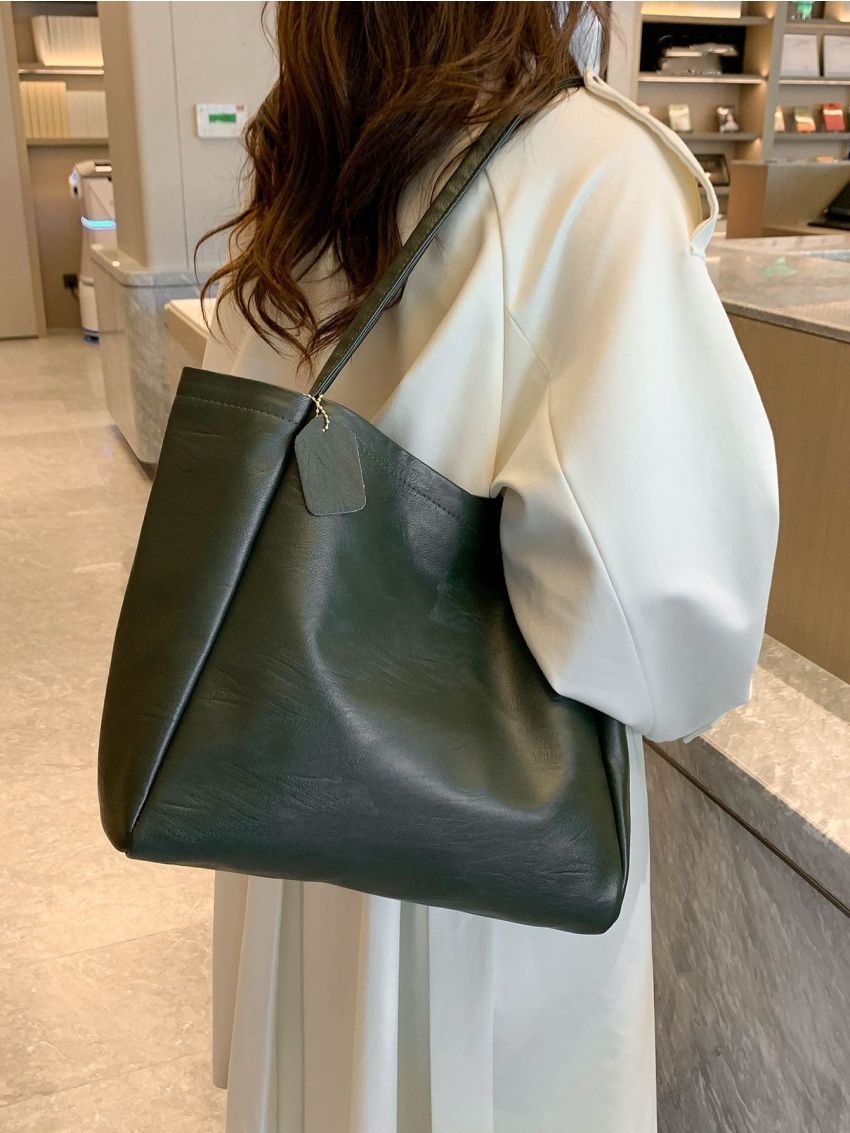 Minimalist Shoulder Tote Bag With Geometric Bag Charm