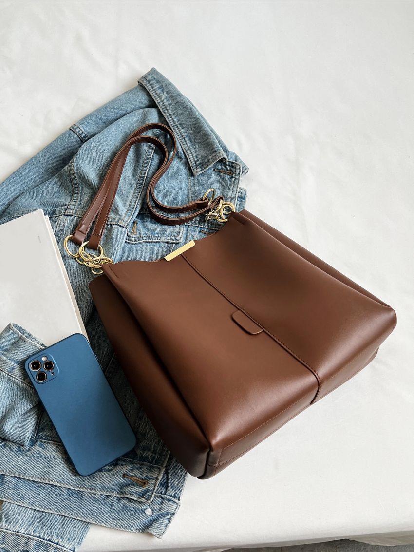 Minimalist Shoulder Tote Bag With Small Pouch