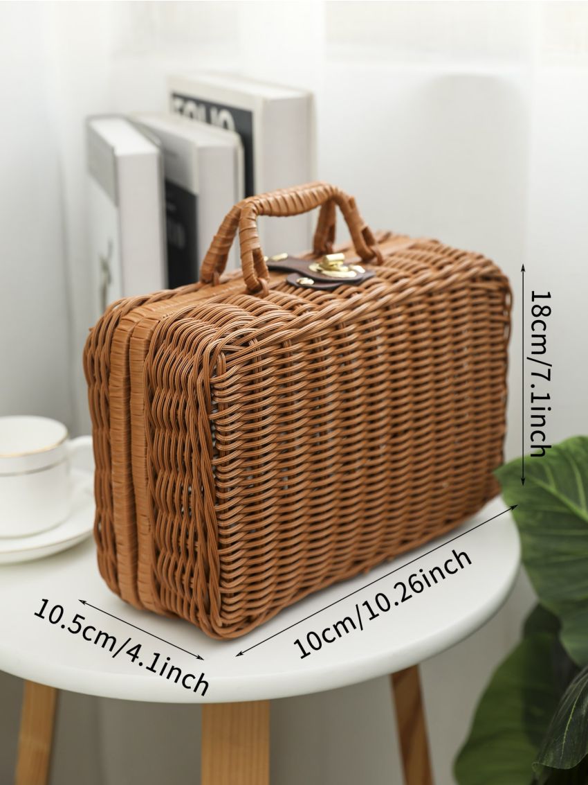 Twist Lock Straw Bag