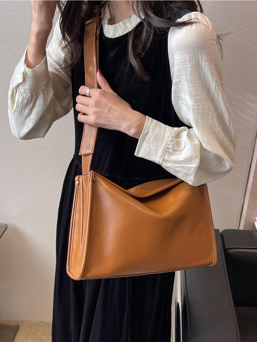 Minimalist Adjustable Strap Hobo Bag