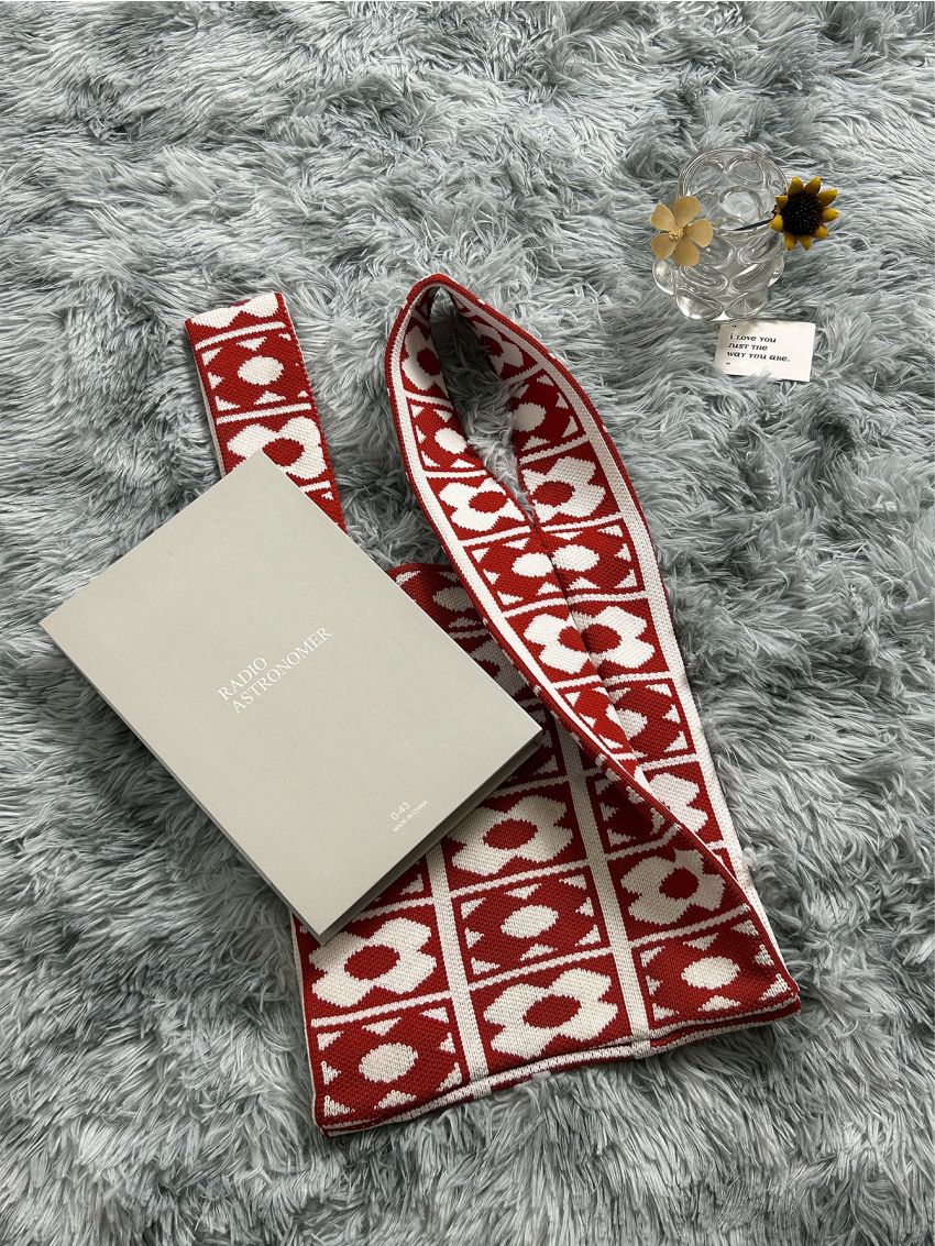 Houndstooth Pattern Shoulder Bag