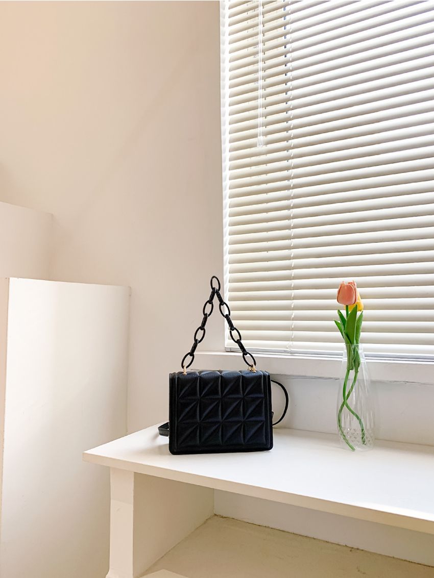 Mini Quilted Pattern Chain Decor Square Bag With Coin Purse