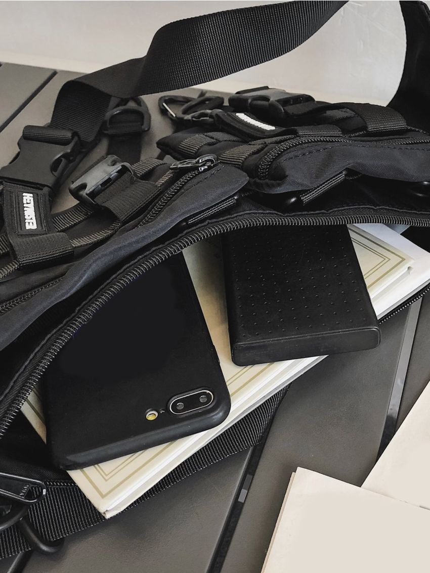 Letter Graphic Release Buckle Decor Waist Bag