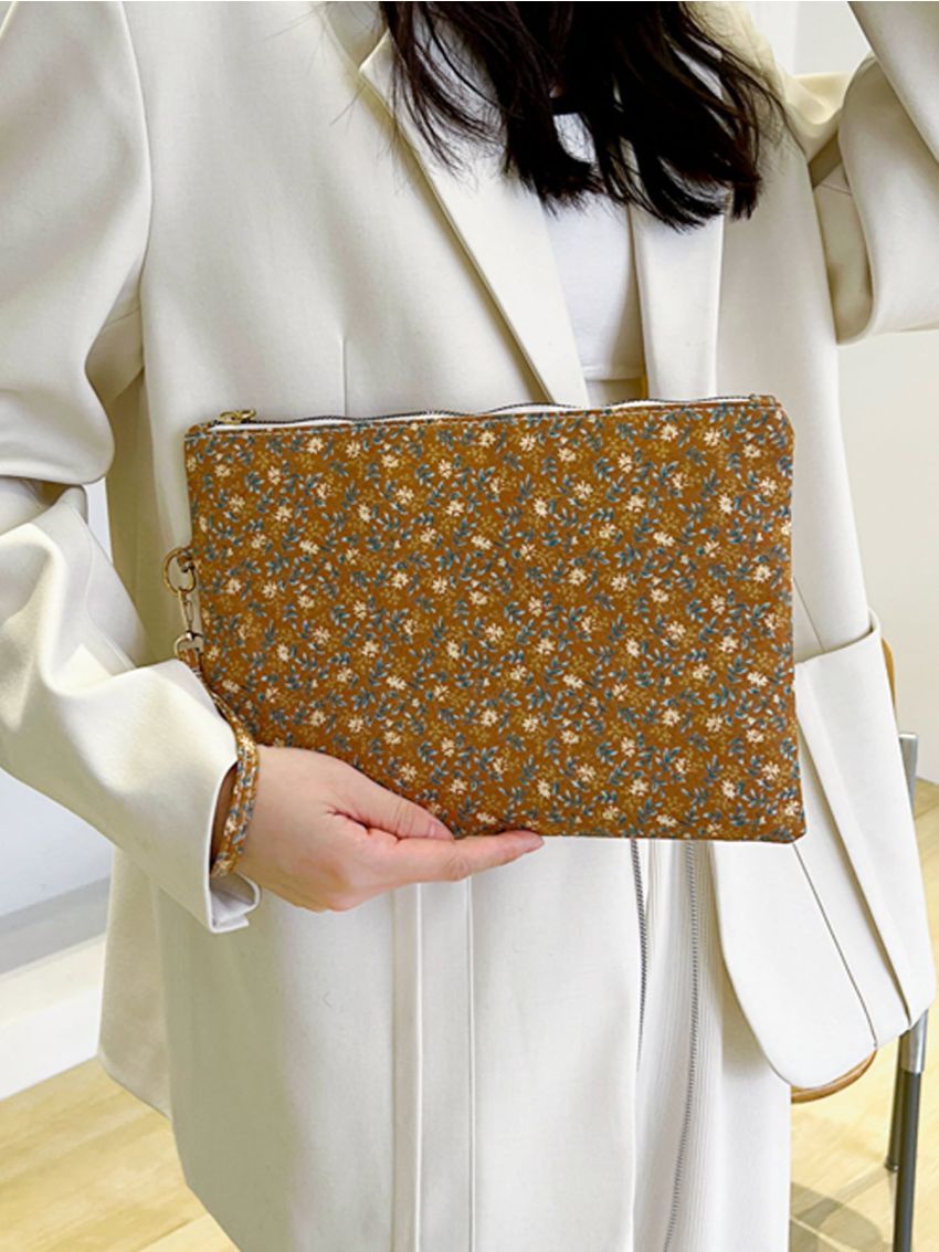 Ditsy Floral Pattern Clutch Bag