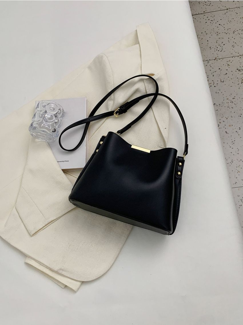 Chain Decor Bucket Bag Medium Black