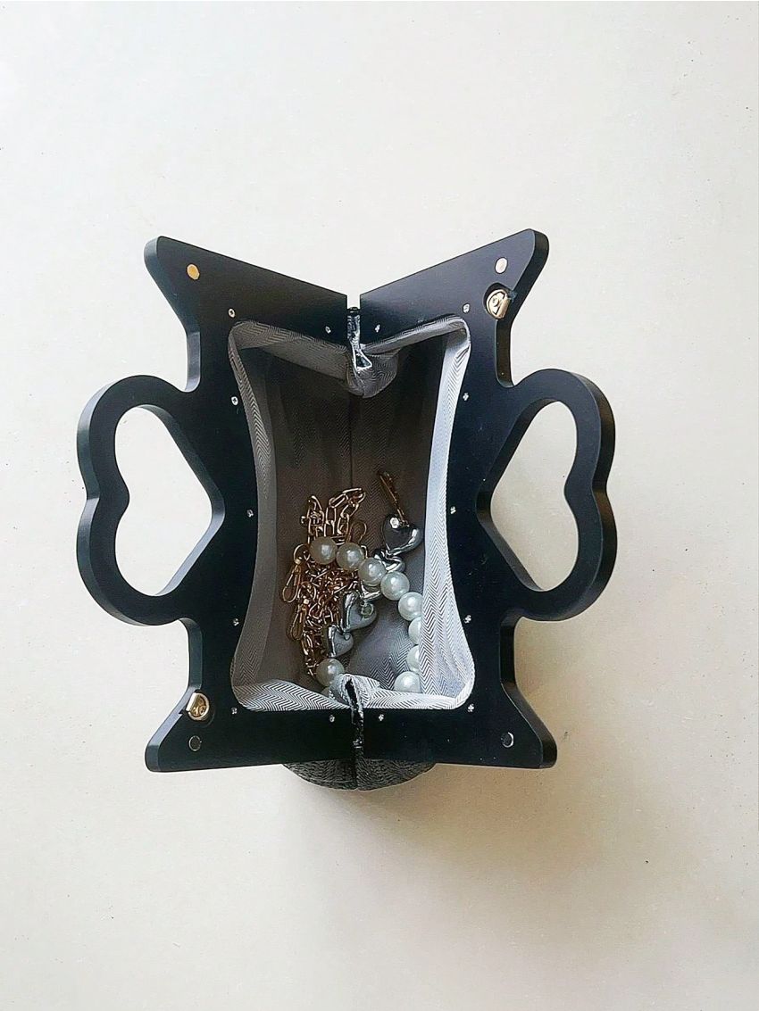 Kiss Lock Straw Bag Heart & Faux Pearl Decor