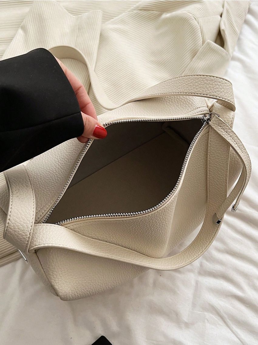 Letter Graphic Hobo Bag Medium Zipper