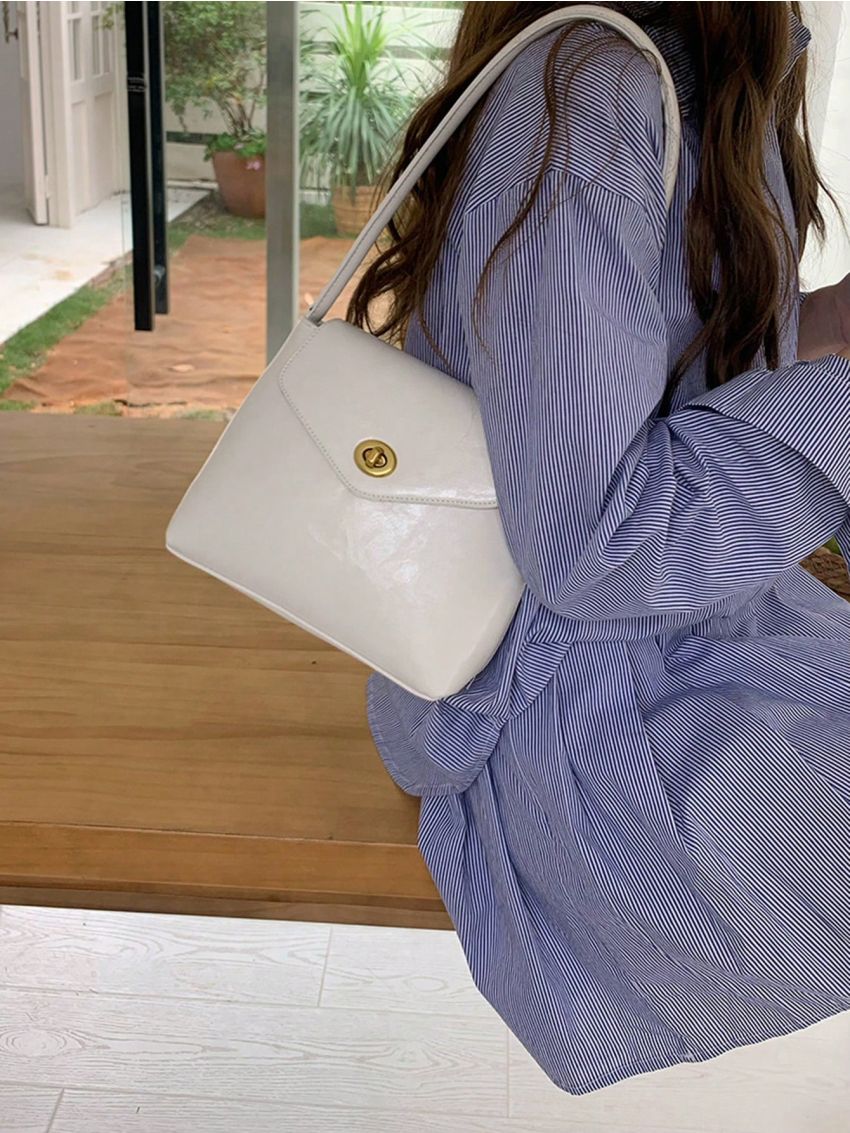 Small Flap Bucket Bag Turn Lock Minimalist