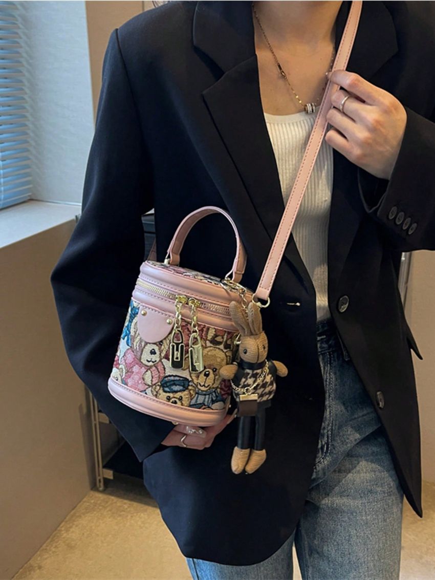 Mini Cartoon Bear Graphic Bucket Bag With Bag Charm