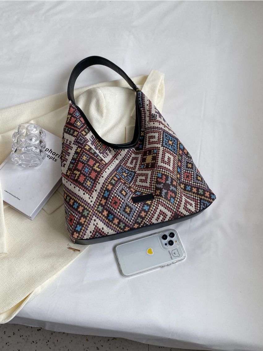 Geometric Pattern Hobo Bag Letter Patch Decor