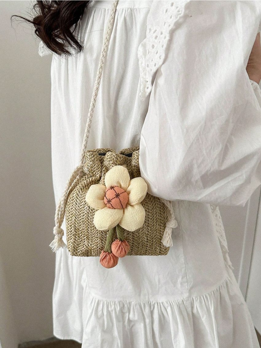 Mini Flower Decor Drawstring Design Straw Bag Fashionable For Vacation