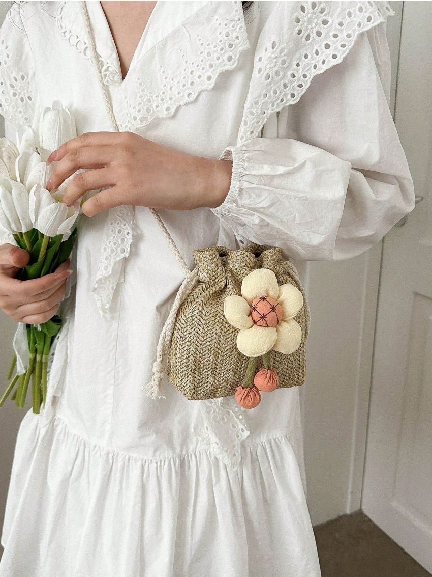 Mini Flower Decor Drawstring Design Straw Bag Fashionable For Vacation