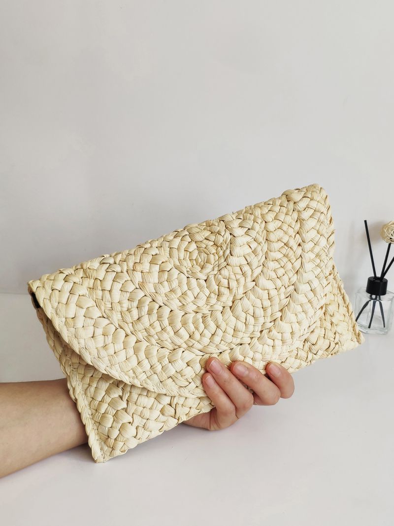 Minimalist Flap Straw Bag