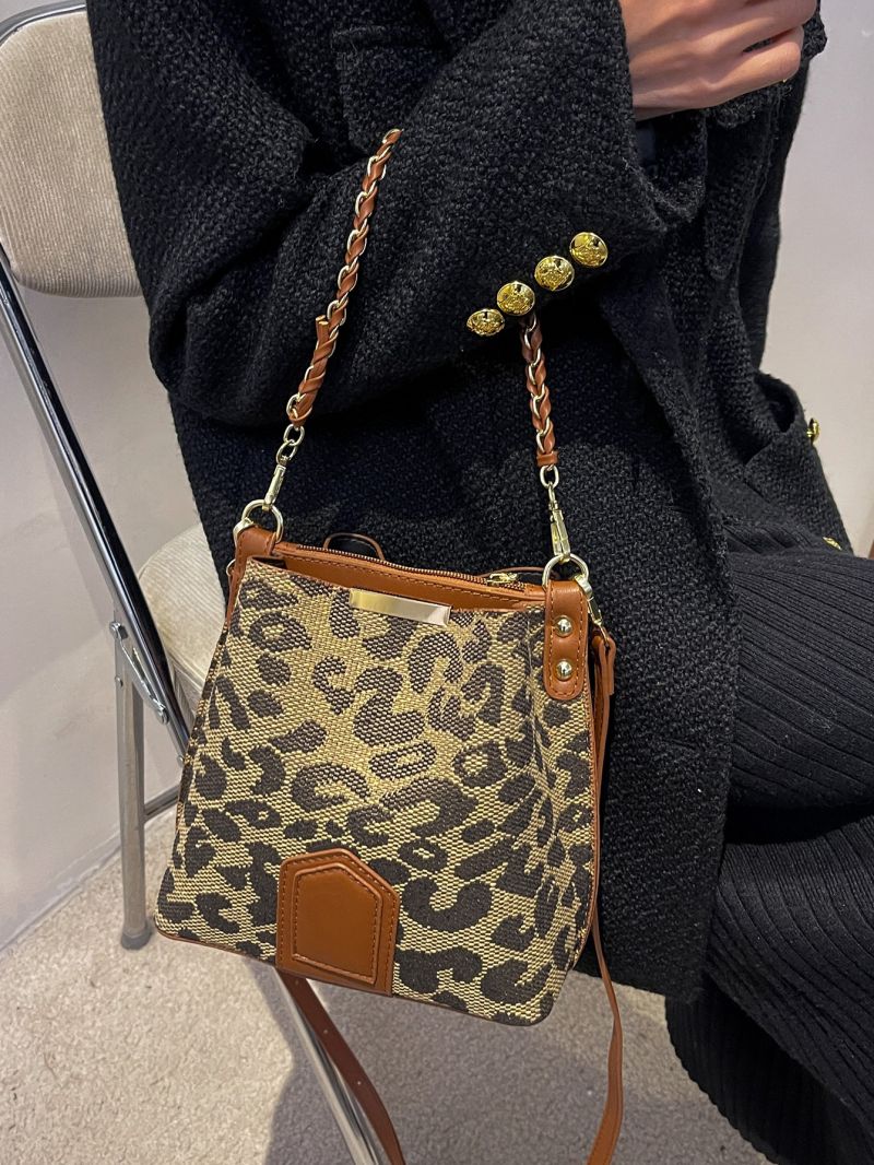 Leopard Pattern Contrast Binding Chain Shoulder Bag